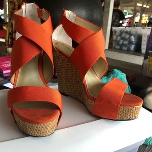 5 in Audrey Brooke wedges